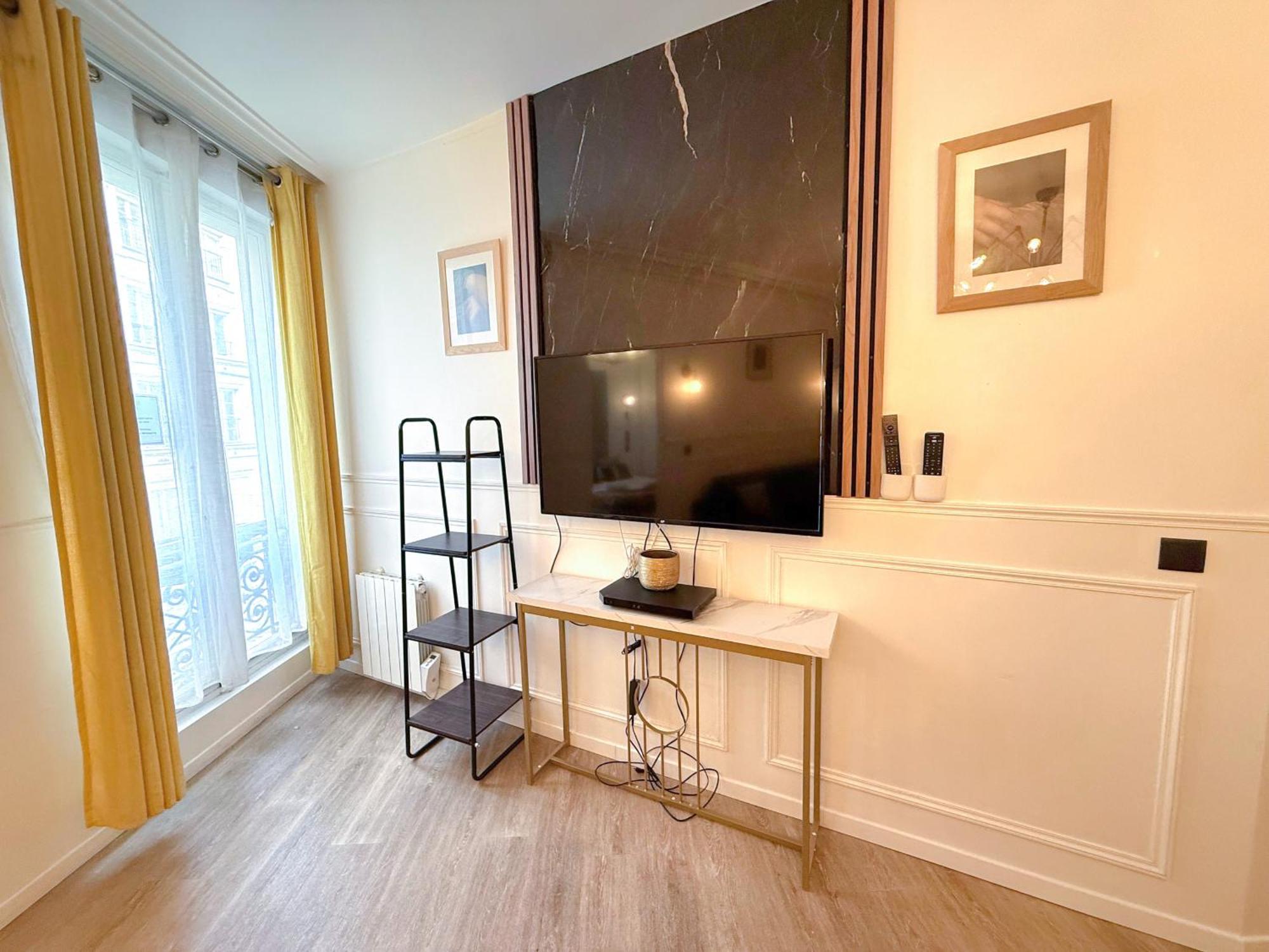 Urban Flat 107 - Sublime 4 Bedroom Opera