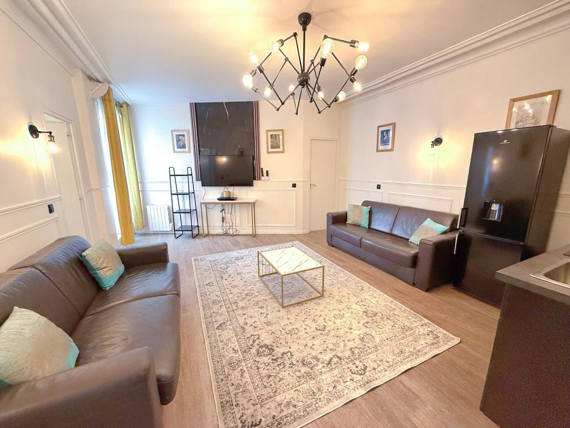 Urban Flat 107 - Sublime 4 Bedroom Opera Appartement *